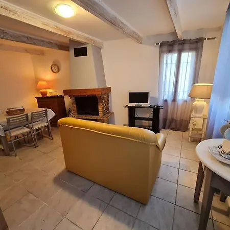 Charmante Maison De Village Nyaraló